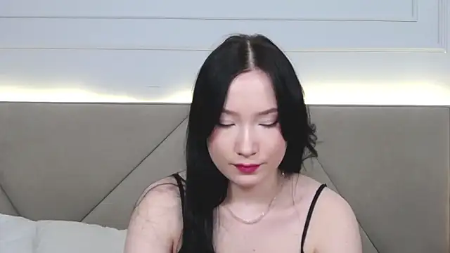 LeilaLow online show from December 29, 2024, 3:03 pm