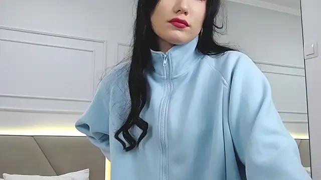 LeilaLow online show from January 17, 2025, 12:10 pm