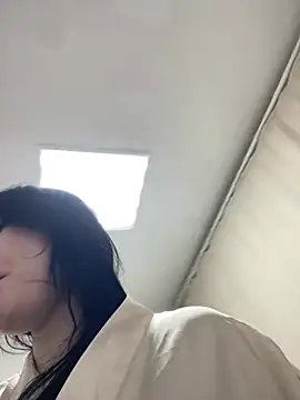 LeilaLow online show from March 6, 2025, 3:13 pm