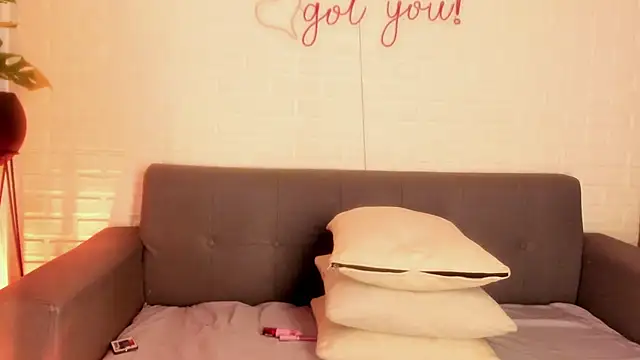 karina gomez 18 online show from December 18, 2025, 11:27 am