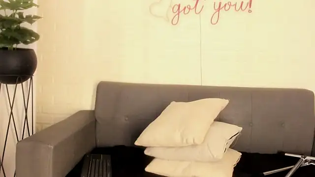 karina gomez 18 online show from December 22, 2025, 11:29 am