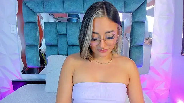 Nanda Vixen online show from January 25, 2025, 11:00 pm