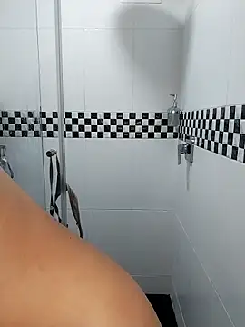 Nanda Vixen online show from September 28, 2025, 9:42 pm