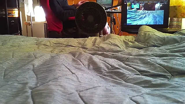 qoooqing67 online show from November 9, 2025, 11:58 pm