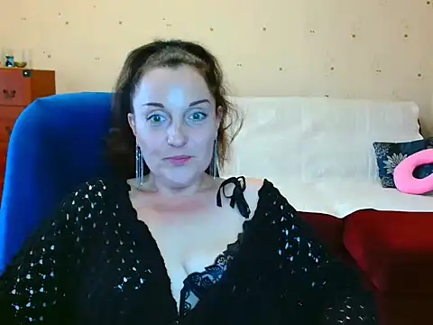 Snapshot of Alice3694 chatting on May 12, 2026, 5:26 am Alice3694 online show from May 12, 2026, 5:26 am