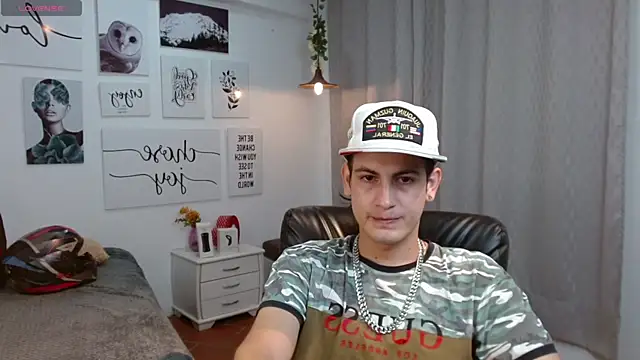 Snapshot of Cerokershelby chatting on October 7, 2025, 7:44 pm Cerokershelby online show from October 7, 2025, 7:44 pm