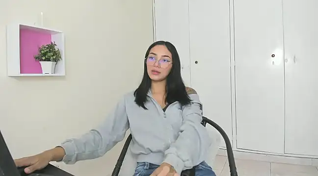 ASIAM BRUNET online show from December 16, 2024, 1:11 pm