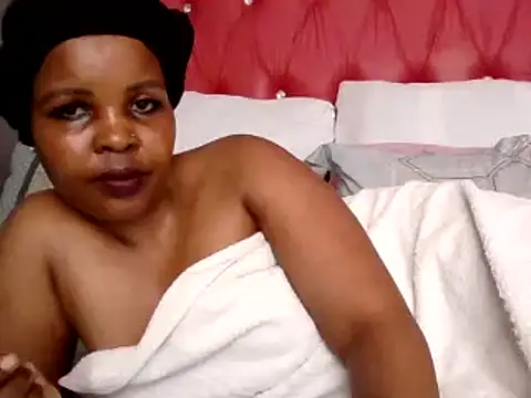 Snapshot of Honeybae82x chatting on December 14, 2024, 8:56 am Honeybae82x online show from December 14, 2024, 8:56 am