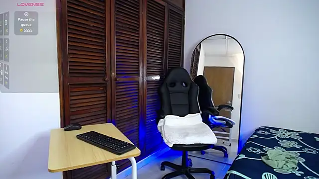 karoll marquez online show from February 5, 2025, 6:37 pm