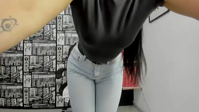 ChloeTurner  online show from December 27, 2024, 12:56 pm