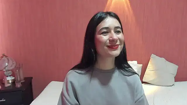 ChloeTurner  online show from February 15, 2025, 4:45 pm