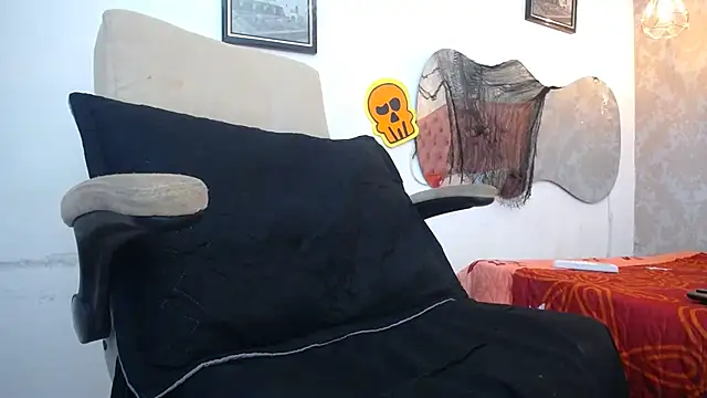 LAURA SMIITH online show from October 11, 2025, 6:06 pm