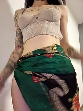 Snapshot of roxi_katty chatting on October 5, 2025, 12:53 am roxi katty online show from October 5, 2025, 12:53 am