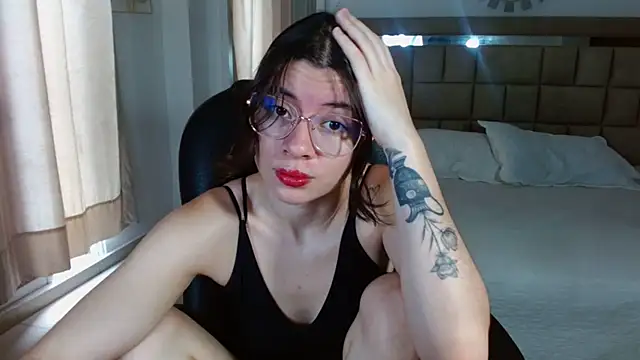 zoecruzz online show from November 29, 2025, 3:15 pm