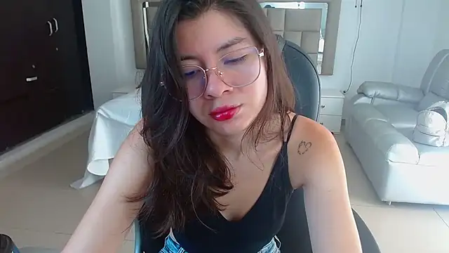 zoecruzz online show from March 31, 2026, 1:33 pm