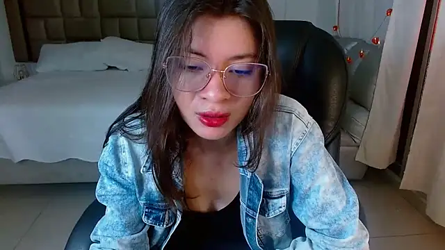 zoecruzz online show from April 5, 2026, 1:30 pm