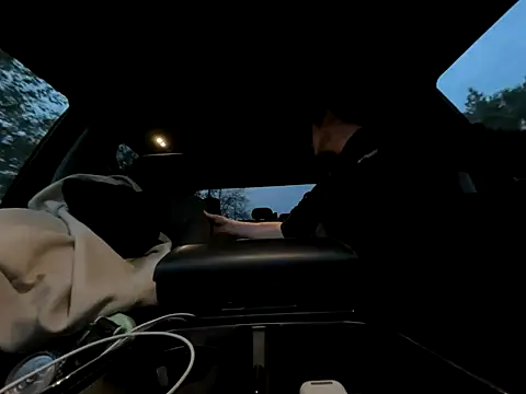 skittlez82 online show from October 24, 2025, 1:24 am