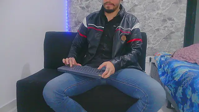 Aaron kwok28 online show from December 20, 2024, 3:03 am