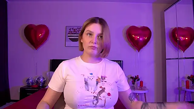 Snapshot of DianeMills chatting on February 19, 2025, 7:05 pm DianeMills online show from February 19, 2025, 7:05 pm