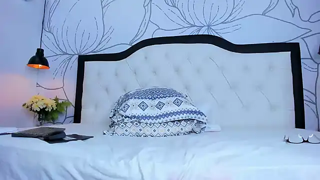 margot smith  online show from December 14, 2024, 3:36 pm