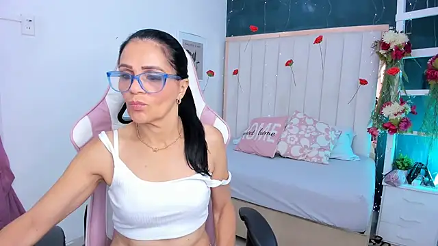 margot smith  online show from March 28, 2026, 12:38 pm