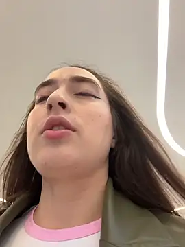 Holly Play online show from November 4, 2025, 9:08 am