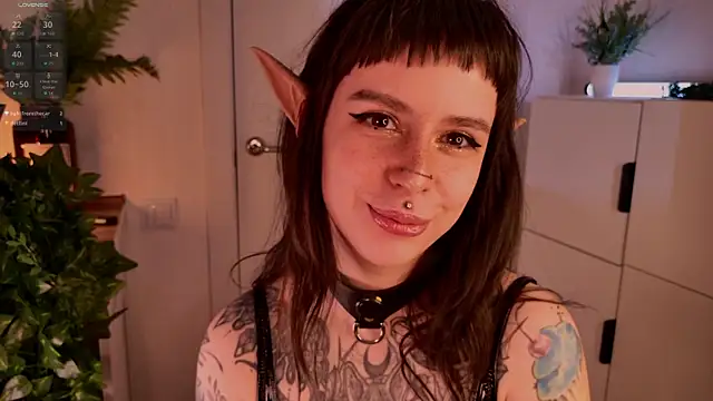 MichaellaMoon online show from April 16, 2026, 5:36 pm