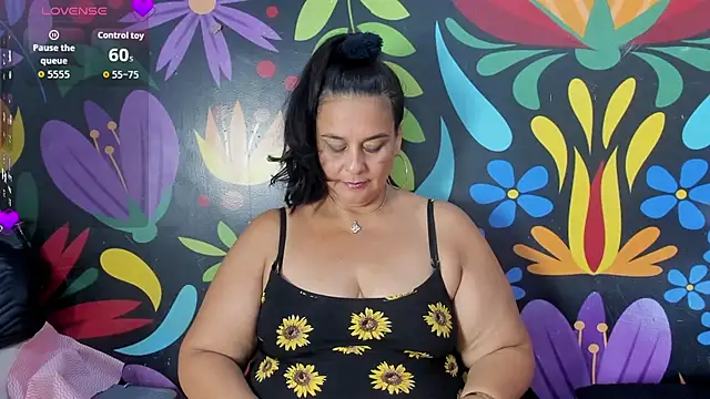 Snapshot of Sharllot_bbw chatting on November 9, 2025, 1:42 pm Sharllot bbw online show from November 9, 2025, 1:42 pm