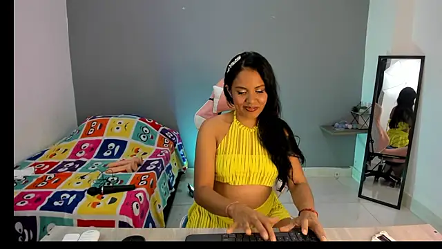 nicol jone1 online show from January 6, 2025, 9:43 pm