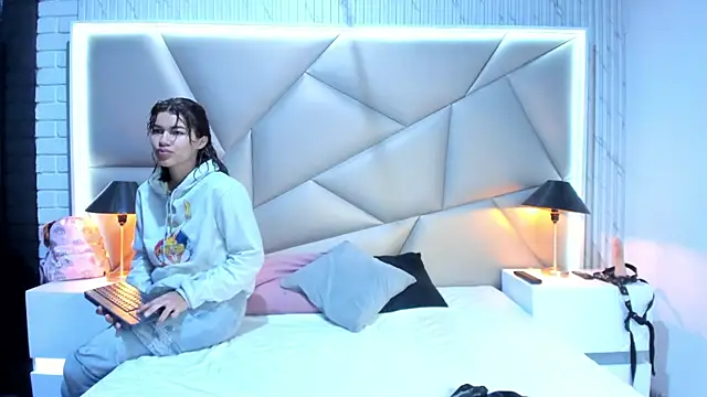 Bonny Bonss online show from February 7, 2025, 11:12 am