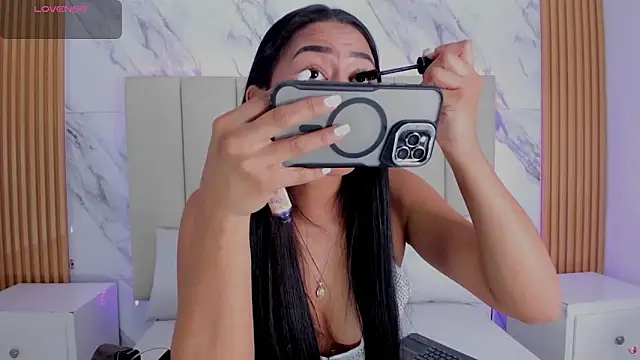 Iris Thompson  online show from February 3, 2026, 3:37 am