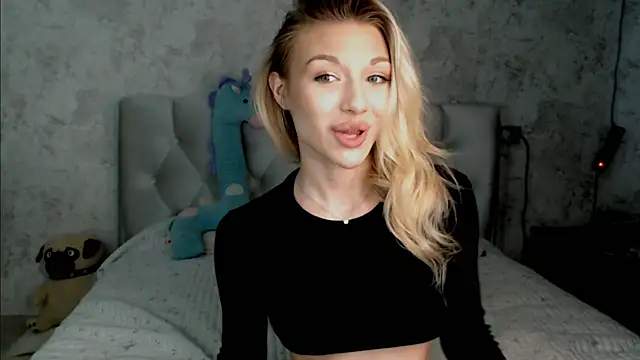 Snapshot of Ella_Milla chatting on July 17, 2026, 12:56 pm Ella Milla online show from July 17, 2026, 12:56 pm