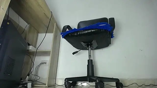 aprhillove online show from February 7, 2025, 10:52 pm