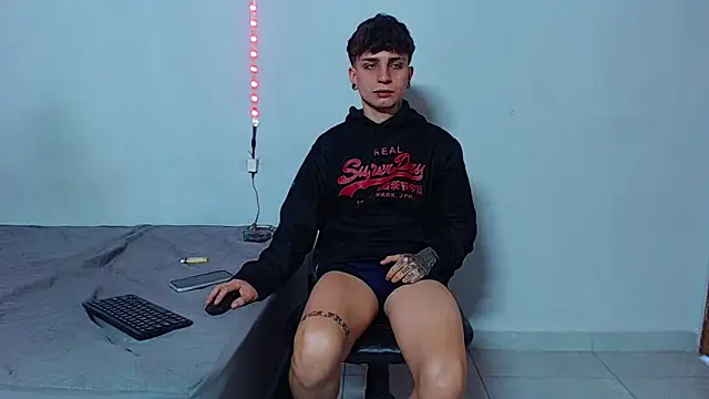 Snapshot of mikecoper_23 chatting on September 15, 2025, 2:50 pm mikecoper 23 online show from September 15, 2025, 2:50 pm