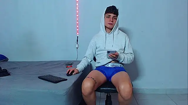 Snapshot of mikecoper_23 chatting on October 25, 2025, 3:18 pm mikecoper 23 online show from October 25, 2025, 3:18 pm