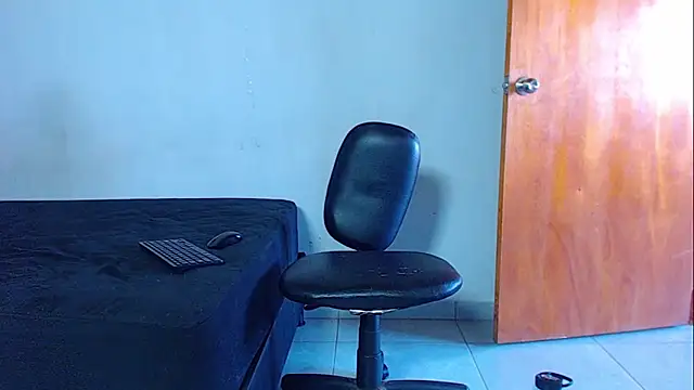 Snapshot of mikecoper_23 chatting on February 5, 2026, 2:00 pm mikecoper 23 online show from February 5, 2026, 2:00 pm