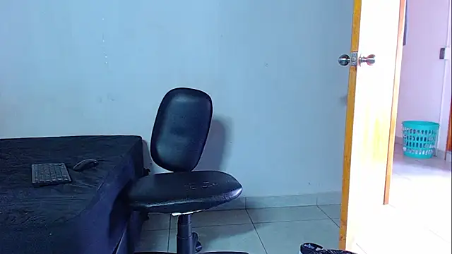 Snapshot of mikecoper_23 chatting on February 18, 2026, 2:24 pm mikecoper 23 online show from February 18, 2026, 2:24 pm