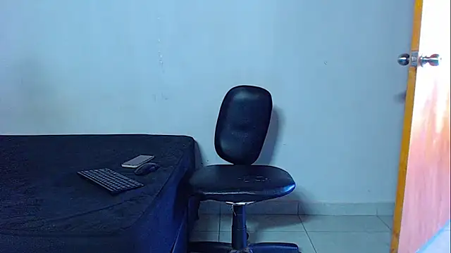 Snapshot of mikecoper_23 chatting on March 14, 2026, 2:00 pm mikecoper 23 online show from March 14, 2026, 2:00 pm