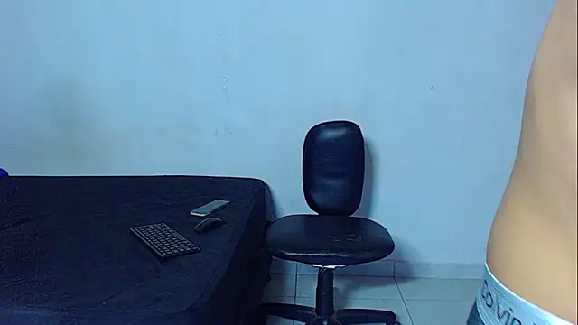 Snapshot of mikecoper_23 chatting on March 20, 2026, 2:00 pm mikecoper 23 online show from March 20, 2026, 2:00 pm