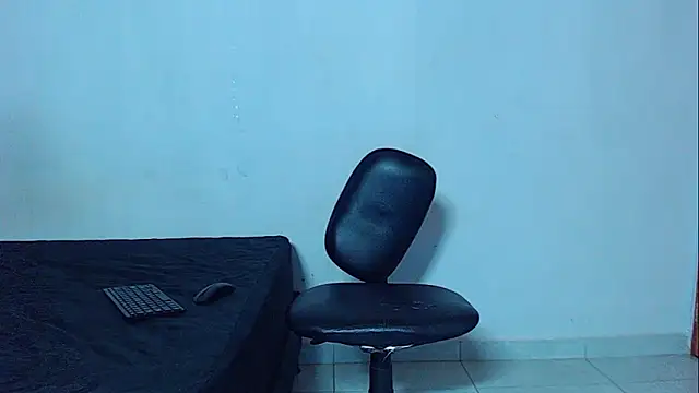 Snapshot of mikecoper_23 chatting on April 6, 2026, 2:31 am mikecoper 23 online show from April 6, 2026, 2:31 am