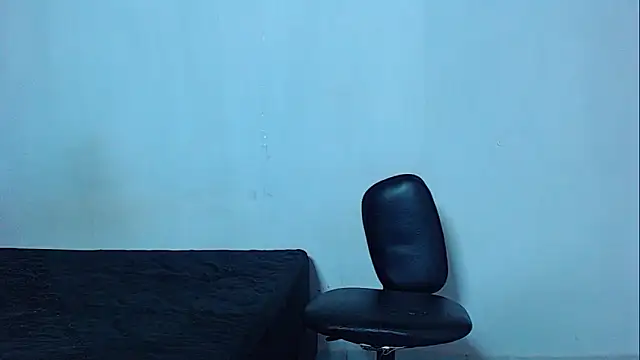 Snapshot of mikecoper_23 chatting on April 7, 2026, 1:06 am mikecoper 23 online show from April 7, 2026, 1:06 am