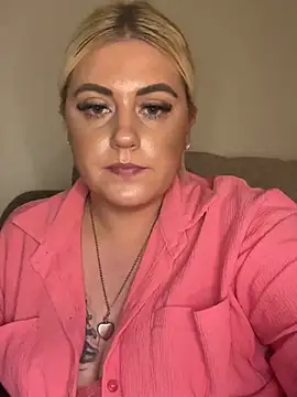 Blondiee3088 online show from March 4, 2025, 9:22 pm