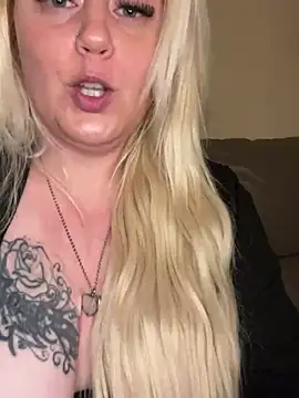 Blondiee3088 online show from March 6, 2025, 6:59 pm