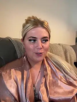 Blondiee3088 online show from March 20, 2025, 1:59 pm