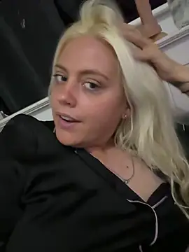 Blondiee3088 online show from September 15, 2025, 4:01 am