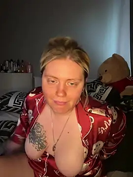 Blondiee3088 online show from February 4, 2026, 9:37 am