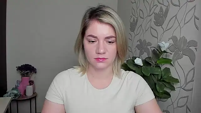 MariaSttone online show from October 19, 2025, 12:17 pm