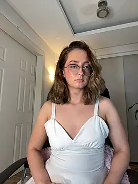 nicollefiorett online show from March 11, 2026, 11:22 pm