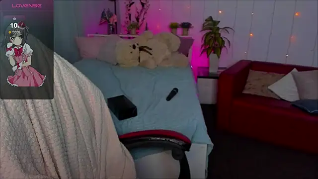 Makima lee online show from December 8, 2024, 7:32 pm