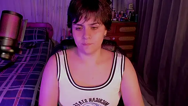 Snapshot of isabelacooperr chatting on August 3, 2026, 3:49 am isabelacooperr online show from August 3, 2026, 3:49 am